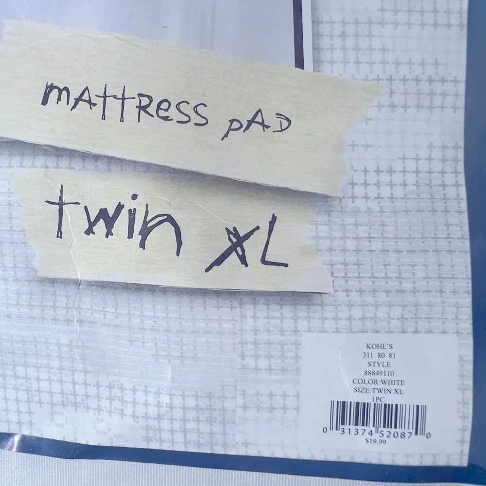 New White Twin XL Mattress Pad by Student Lounge.   New in Packaging.